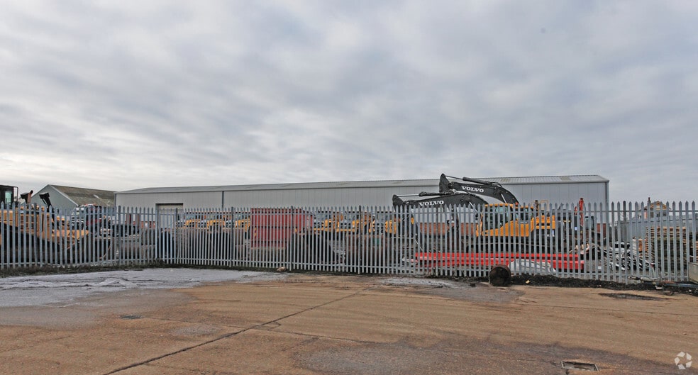 31A-31B Aaron Rd, Whittlesey to rent - Building Photo - Image 2 of 4