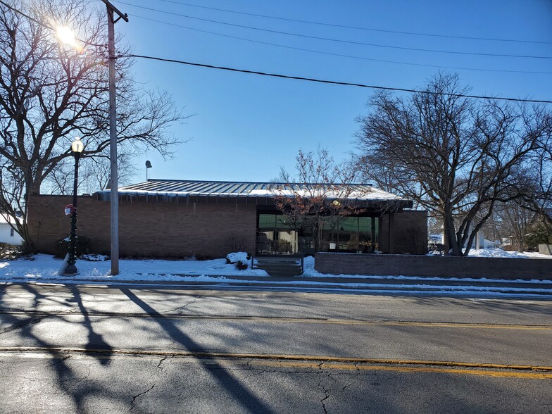 306 W Main St, Kirkland, IL for sale - Primary Photo - Image 1 of 1