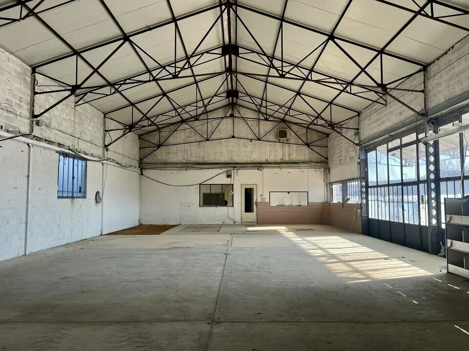 Location Commerce 300 m² - Photo 1