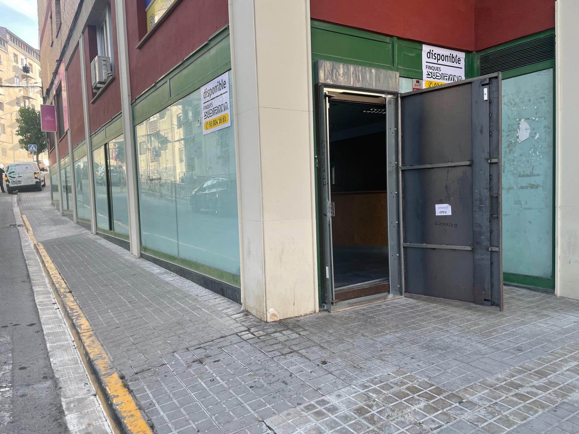 Retail in Santa Margarida de Montbui, Barcelona to rent Interior Photo- Image 1 of 3