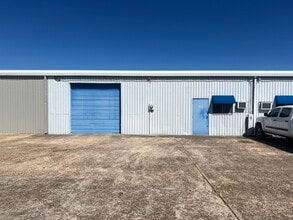 13001 Veterans Memorial Dr, Houston, TX to rent Interior Photo- Image 1 of 10