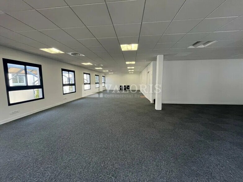 Office in Aix-en-Provence to rent - Interior Photo - Image 3 of 10