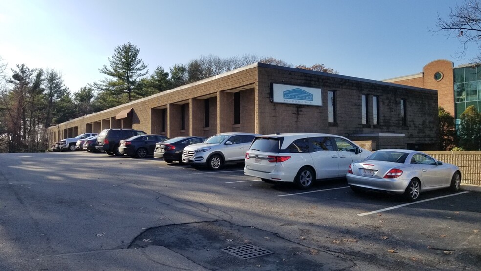 318-320 Bear Hill Rd, Waltham, MA for rent - Building Photo - Image 1 of 12