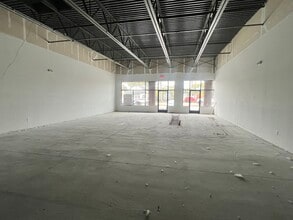 11-47 S Cass Lake Rd, Waterford, MI to rent Interior Photo- Image 2 of 3