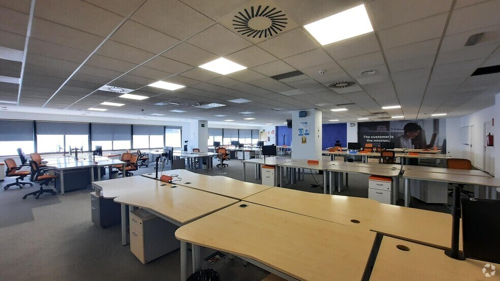 Office in Madrid, Madrid to rent - Interior Photo - Image 1 of 1
