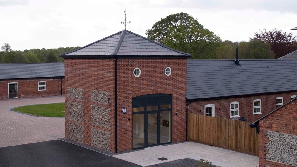 The Granary at Woodlands Court, Beaconsfield to rent - Building Photo - Image 1 of 4