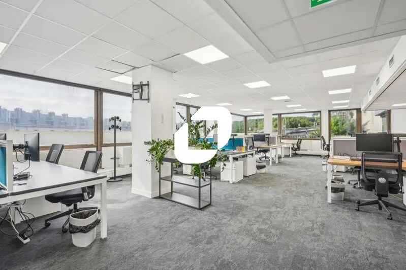 Office in Saint-Cloud to rent - Interior Photo - Image 1 of 9