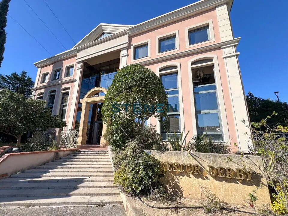 Office in Aix-en-Provence to rent Building Photo- Image 1 of 5