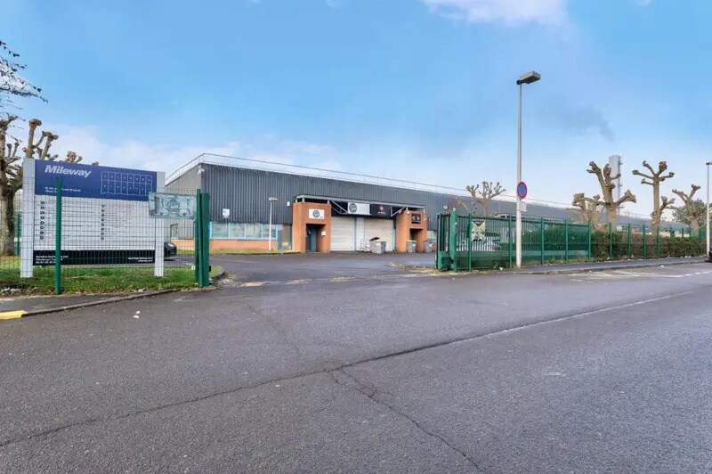 Light Industrial in Villepinte to rent Building Photo- Image 1 of 14