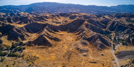 The Old Dirt Rd, Agua Dulce, CA for sale Primary Photo- Image 1 of 4