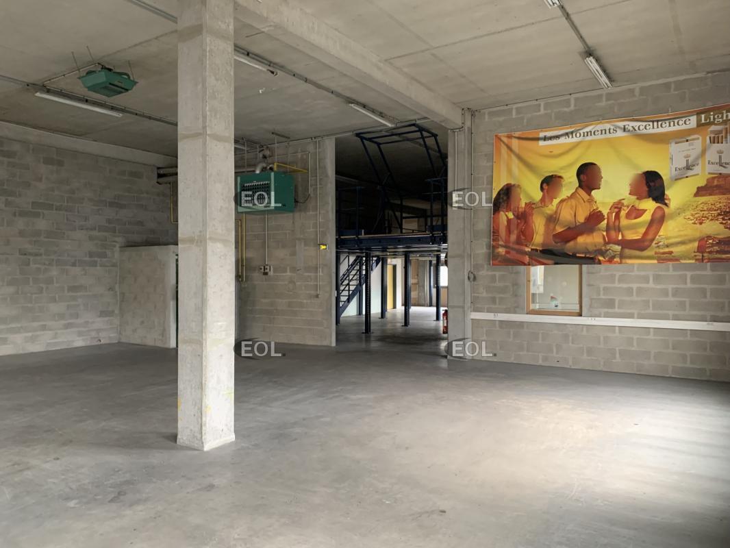 Light Industrial in Villeneuve-la-Garenne to rent Building Photo- Image 1 of 27