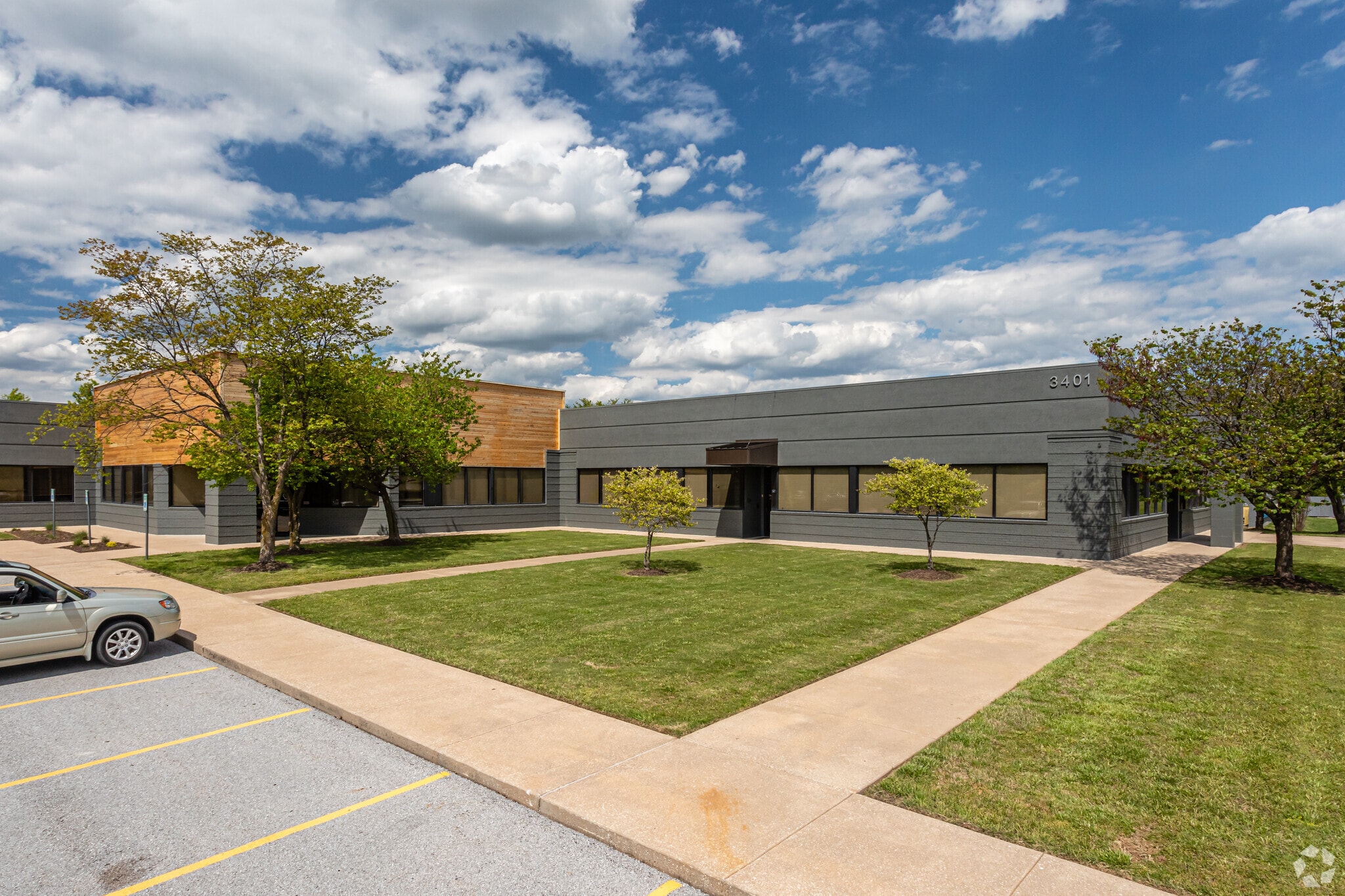 3401 SE Macy Rd, Bentonville, AR to rent Building Photo- Image 1 of 11