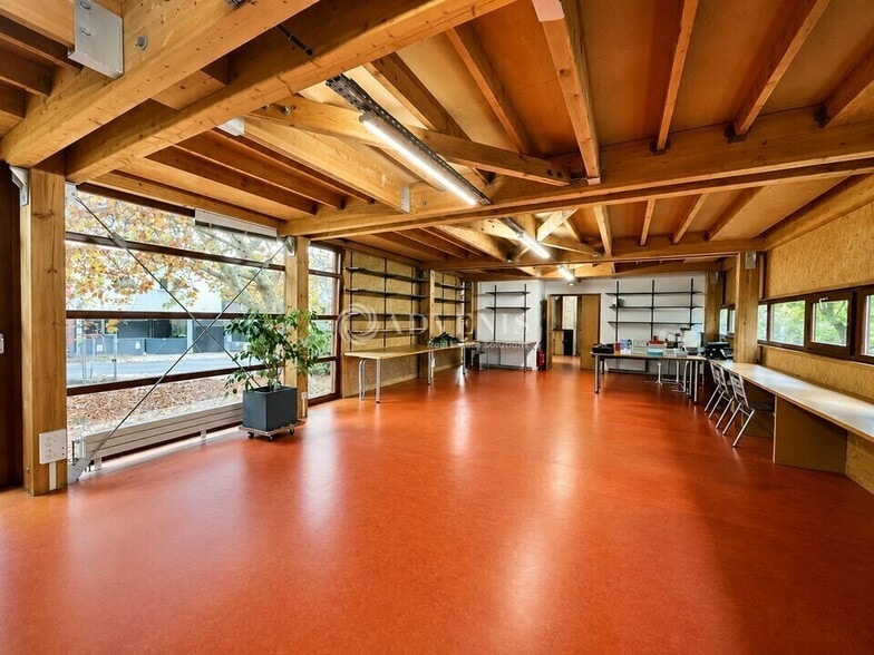 90 Avenue Du Bas Meudon, Issy-les-Moulineaux to rent - Building Photo - Image 2 of 5