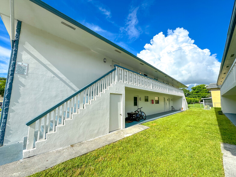 881 SW 74th Ave, North Lauderdale, FL for sale - Building Photo - Image 3 of 19