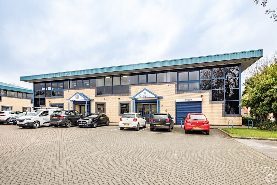Pacific Rd, Altrincham to rent - Building Photo - Image 2 of 4
