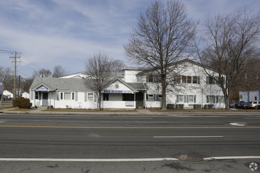 1305 Middle Country Rd, Selden, NY for sale - Primary Photo - Image 1 of 1