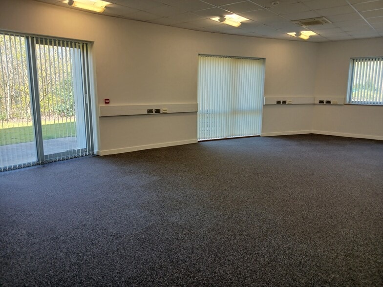 Festival Dr, Ebbw Vale to rent - Interior Photo - Image 2 of 6