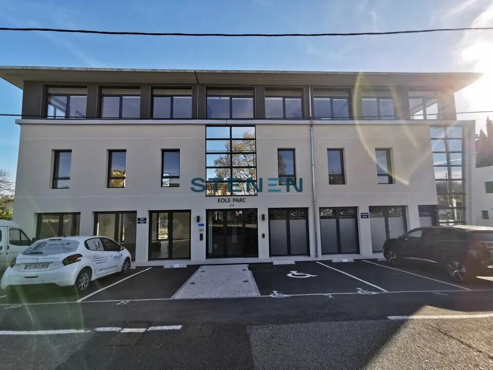 Office in Aix-en-Provence to rent Primary Photo- Image 1 of 8