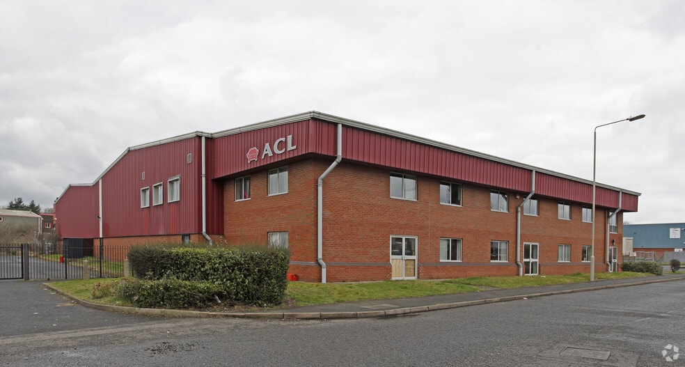 Narrowboat Way, Dudley to rent - Building Photo - Image 2 of 5