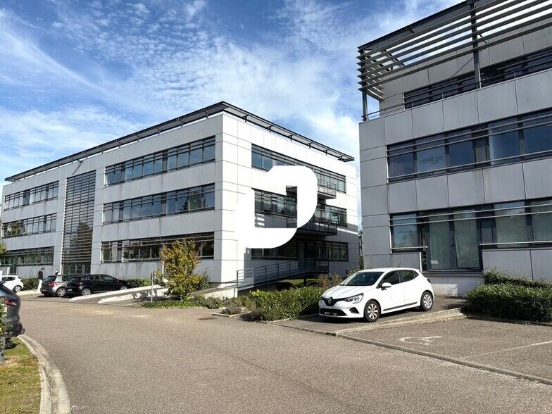 Office in Saint-Priest to rent - Building Photo - Image 2 of 15