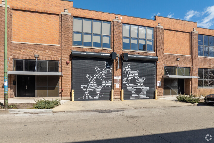 1550-1556 W Carroll, Chicago, IL for rent - Building Photo - Image 3 of 13