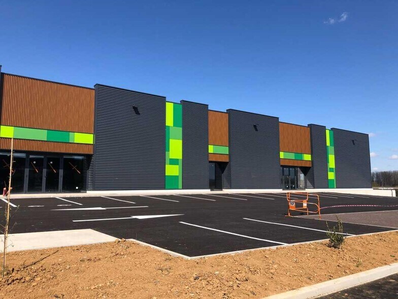 Retail in Anse for sale - Building Photo - Image 1 of 12