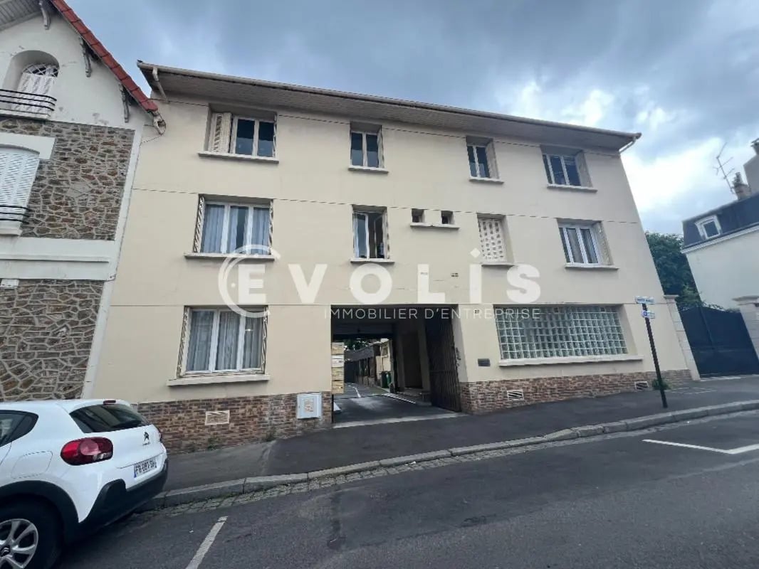 Office in Le Raincy to rent Building Photo- Image 1 of 19