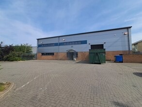 68 Holmethorpe Ave, Redhill to rent Building Photo- Image 2 of 4