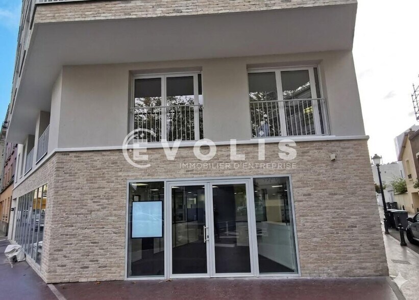 Retail in Montrouge to rent - Building Photo - Image 1 of 5