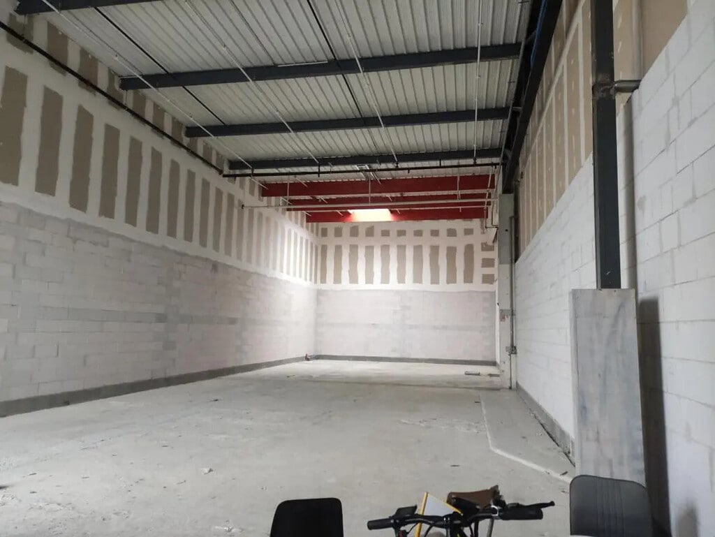 Location Commerce 298 m² - Photo 1