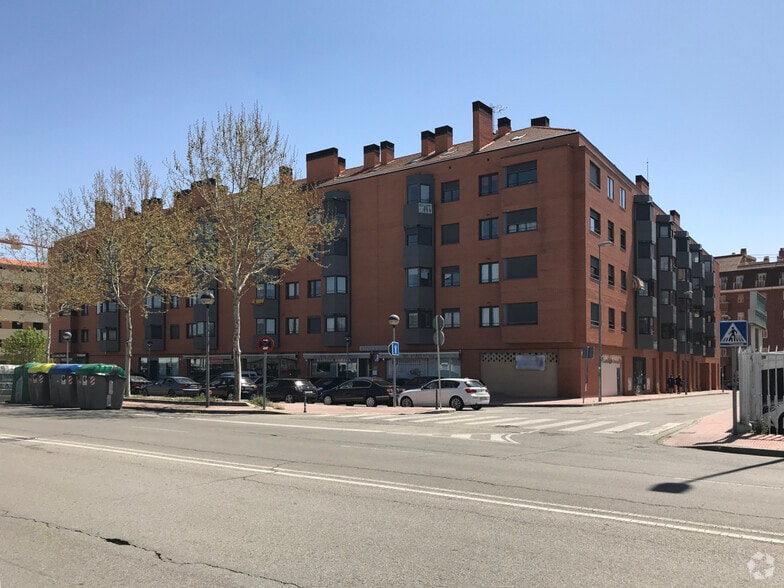 Calle Vigo, 1, Alcalá de Henares, Madrid for sale - Building Photo - Image 2 of 2