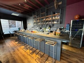 Retail in Barcelona, Barcelona to rent Interior Photo- Image 1 of 5