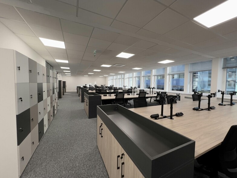 32-38 Dukes Pl, London to rent - Building Photo - Image 3 of 31