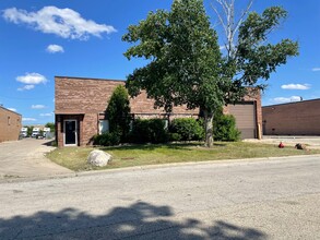 885 Lively Blvd, Wood Dale, IL for rent Building Photo- Image 1 of 2