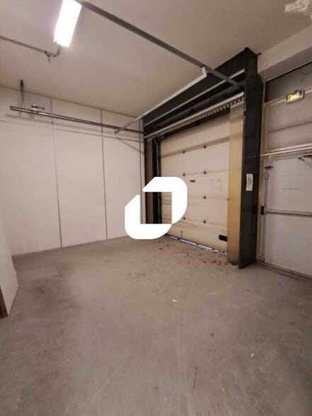 Office in Clichy to rent - Building Photo - Image 2 of 7