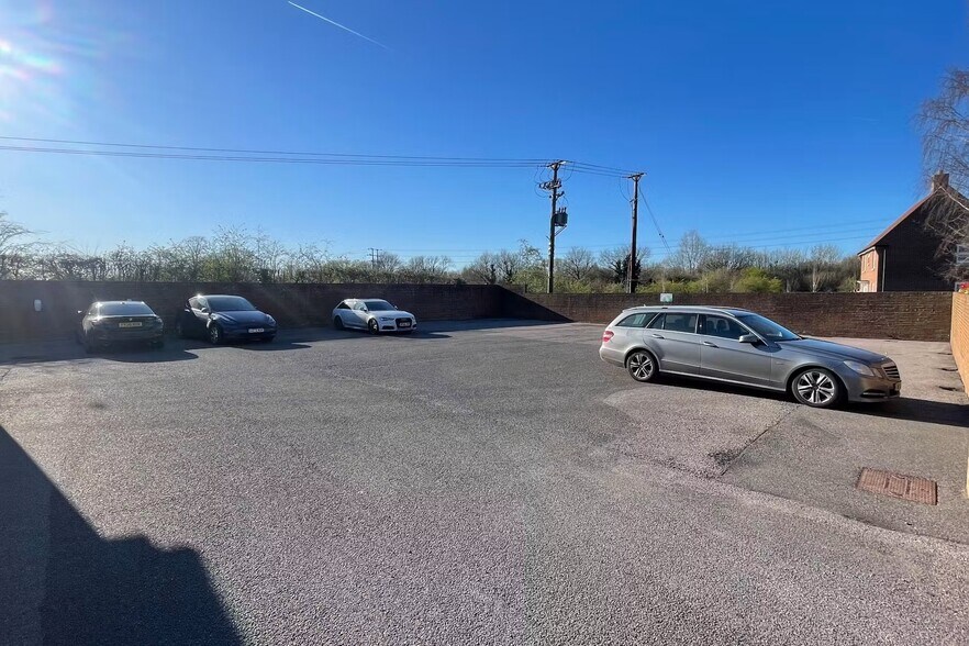 Grange Rd, Tongham to rent - Other - Image 3 of 3