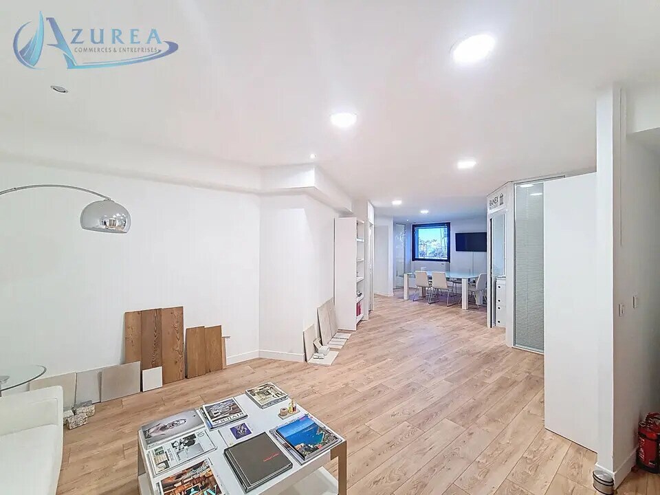Location Bureaux 173 m² - Photo 1