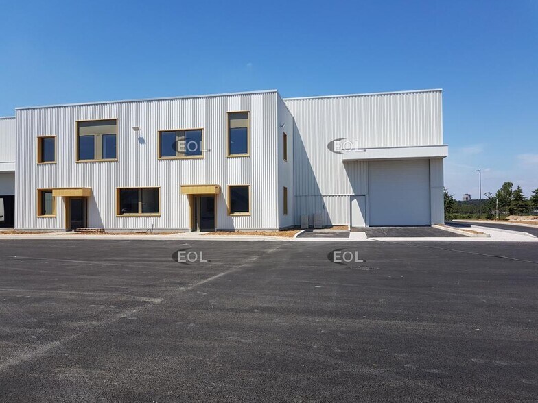 Industrial in Saint-Priest to rent - Building Photo - Image 1 of 15