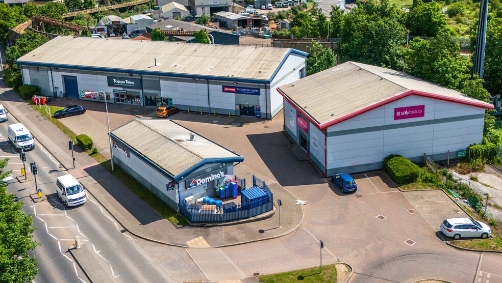 Units 1-5 Mill Way Trading Estate portfolio of 4 properties for sale on LoopNet.co.uk - Building Photo - Image 2 of 14