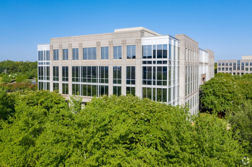 10735 David Taylor Dr, Charlotte, NC to rent - Building Photo - Image 2 of 33