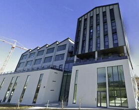 Light Industrial in Lyon to rent Building Photo- Image 1 of 9