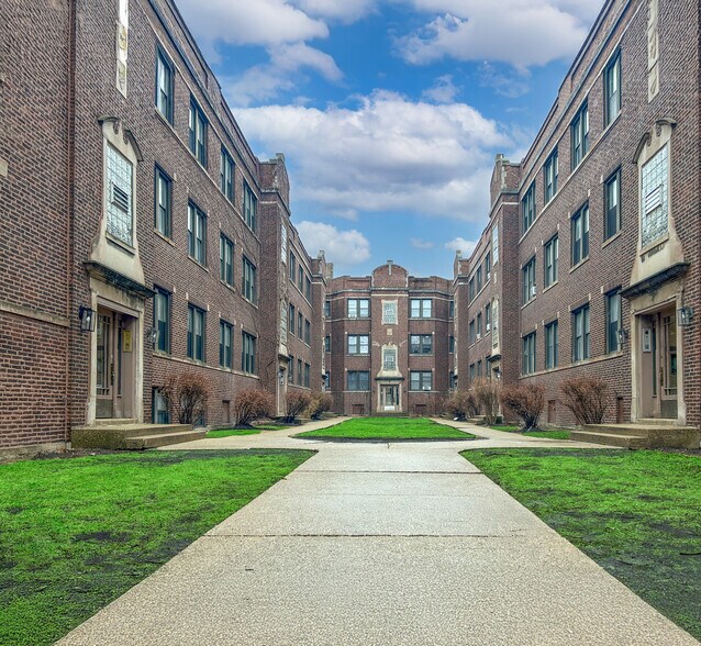 1351 W Touhy Ave, Chicago, IL for sale - Building Photo - Image 1 of 1