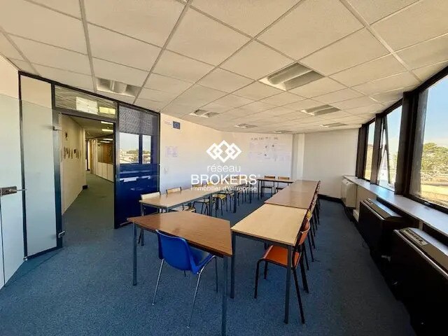 Office in Argenteuil to rent - Interior Photo - Image 2 of 2