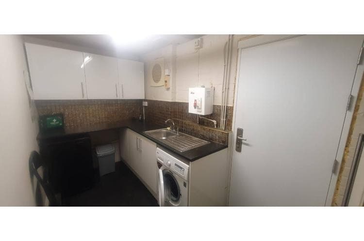 2-4 High St, Pattingham to rent - Interior Photo - Image 3 of 6