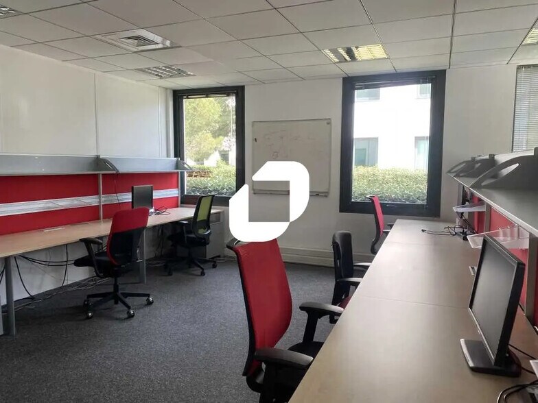 Office in Mérignac to rent - Building Photo - Image 3 of 7