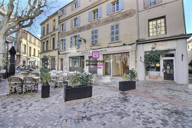 Location Bureaux 196 m²