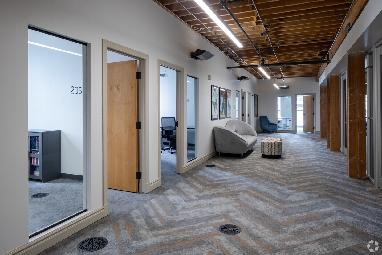 1512 Curtis St, Denver, CO to rent Interior Photo- Image 1 of 4