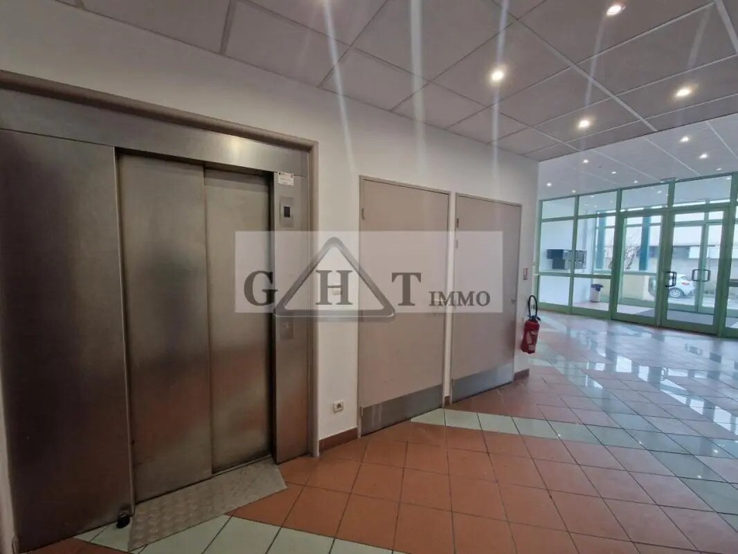 Office in Pantin to rent Building Photo- Image 1 of 7