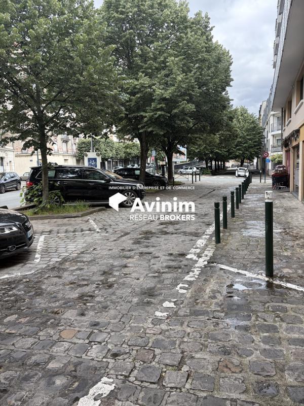 Retail in Alfortville to rent Building Photo- Image 1 of 5