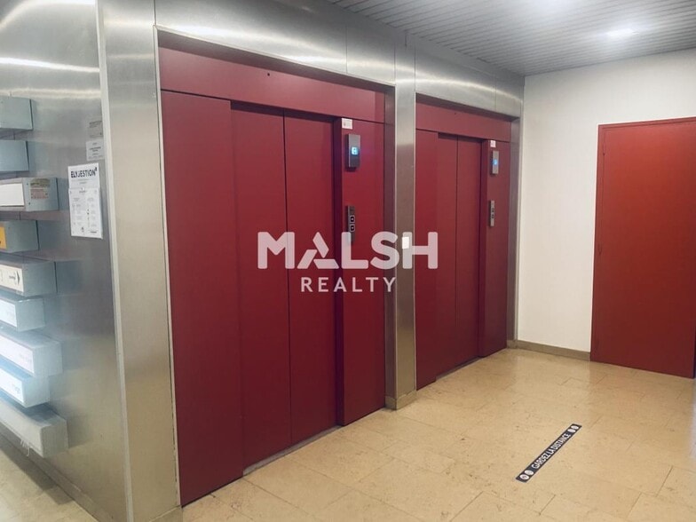 Office in Villeurbanne to rent - Building Photo - Image 3 of 15